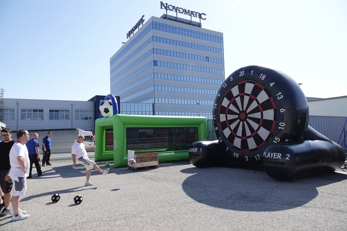 NOVO Company Day - Menschenwuzzler und Fußball-Dart © NOVOMATIC